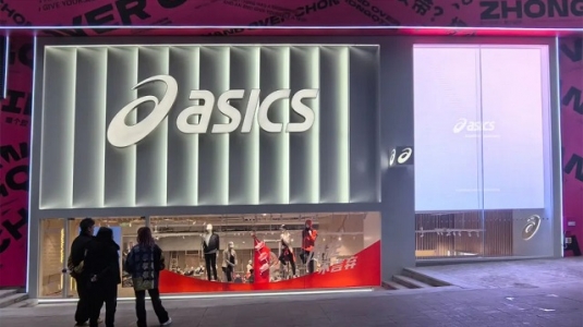 智彩LED顯示屏助力ASICS亞瑟士重慶大融城店“龍”重登場！